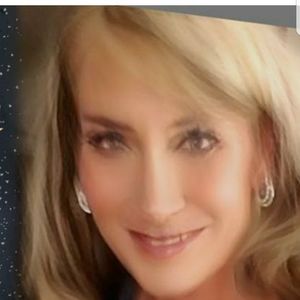 Meet your Posher, Elaine